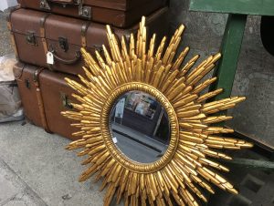 Lire la suite à propos de l’article DIY : créez votre miroir soleil pour une déco rétro