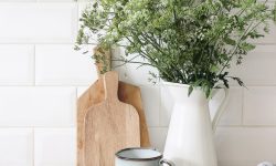 Utiliser un objet trouvé en vide-greniers comme vase original