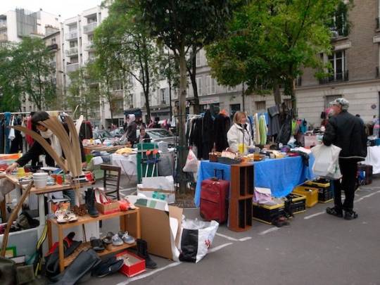 Paris 20 - 18e grand vide-grenier rues pixérécourt et de belleville (75020)